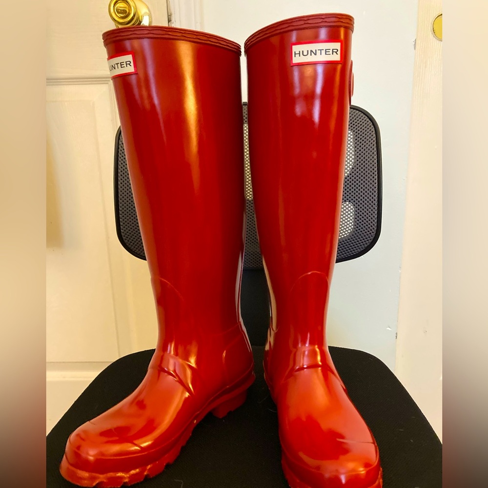 Never worn women’s Hunter rain boots red size 5 $85